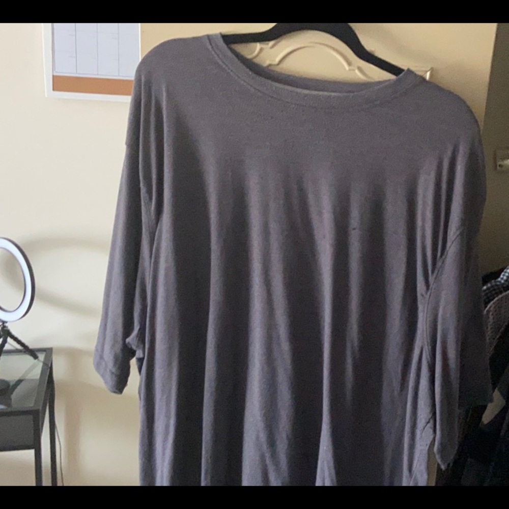 Grey t shirt